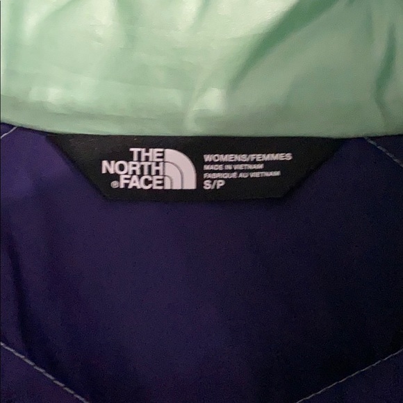 Mint green north face puffer jacket - Picture 2 of 3